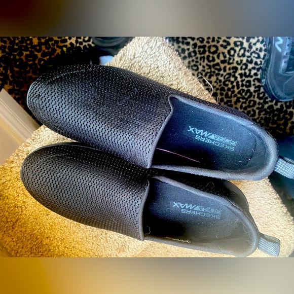 Skechers GoWalk Shoes - Picture 3 of 7